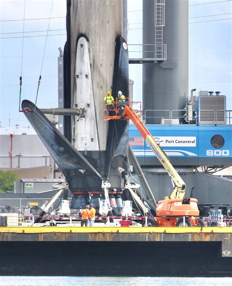 SpaceX Falcon 9 Goes Horizontal After All 4 Landing Legs Retracted: Photos - Space UpClose