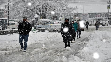 Snowfall at Pahalgam - YouTube