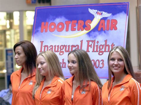 How Hooters Air went from a successful airline to a $40 million failure in three years