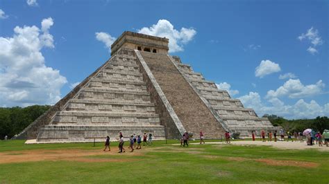Chichen Itza Mayan pyramid ruins : Yucatan Mexico | Visions of Travel