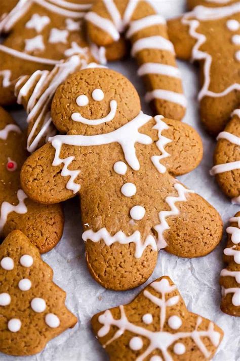 The Perfect Soft Gingerbread Cookies [Easy Recipe!] - Savory Nothings