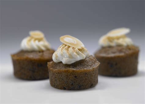 Carrot cake with cream cheese icing - Fineplate