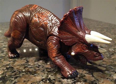 Triceratops (Jurassic Park: Dinosaurs by Kenner) – Dinosaur Toy Blog