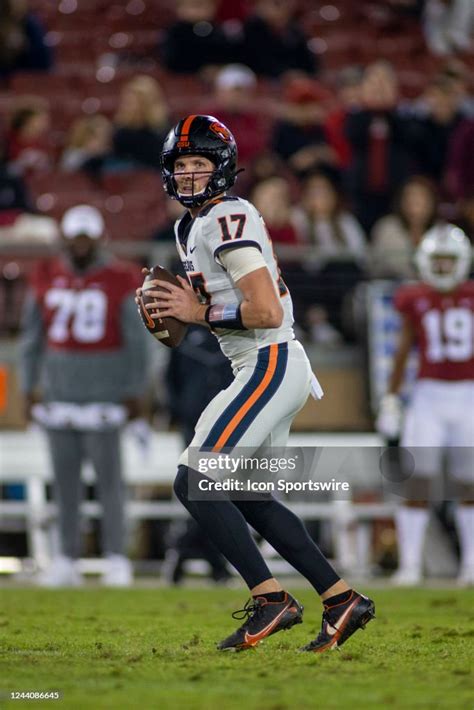 Oregon State Beavers QB Ben Gulbranson drops back to pass in the game... News Photo - Getty Images