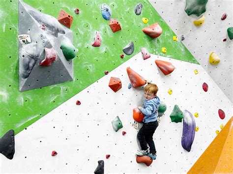 5 Reasons To Take Your Kids to the Climbing Gym - This daddy does