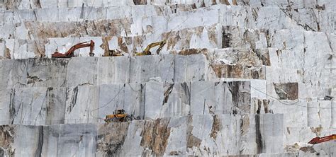 Guided tour to the Carrara marble quarries | The World Is Kullin