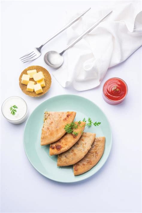 Aloo Gobi Paratha 16584305 Stock Photo at Vecteezy