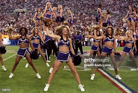 Baltimore Ravens Cheerleaders Photos and Premium High Res Pictures ...