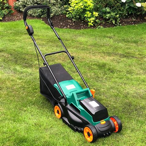 Best Lawn Mowers for Small Yard - July 2020 [Buying Guide]