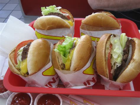 File:File-In-N-Out Burger hamburgers and cheeseburgers.jpg - Wikimedia Commons