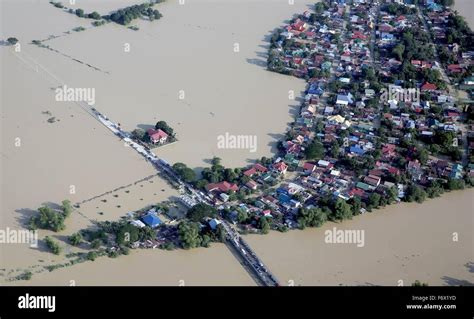 Typhoon damage philippines hi-res stock photography and images - Alamy