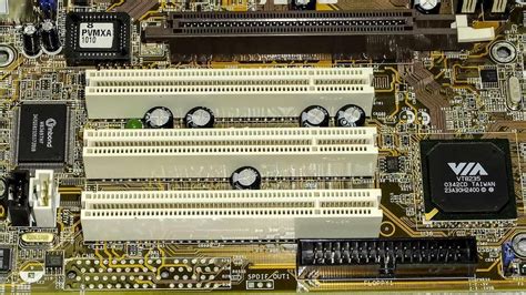 PCI Express vs AGP : différence et comparaison