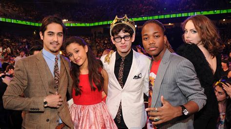 Ariana Grande Held an Onstage "Victorious" Reunion With Matt Bennett and Liz Gillies | Teen Vogue