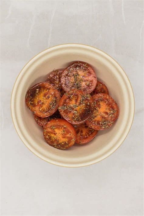 Easy Air Fryer Tomatoes Recipe - Splash of Taste - Vegetarian Recipes