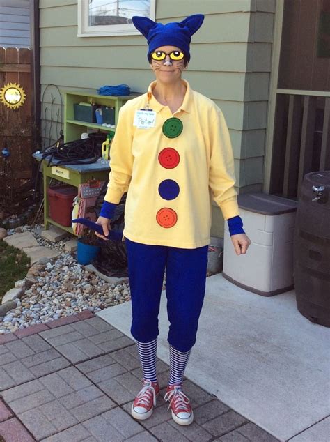 Pete The Cat And His Four Groovy Buttons! | School halloween costumes, Pete the cat costume, Cat ...