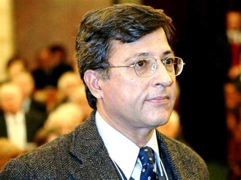 Calling Dr Pervez Hoodbhoy ‘jahil’ can only happen in Pakistan – The Express Tribune Blog