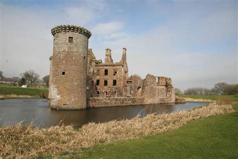 Caerlaverock Castle, Scotland : castles