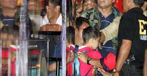 32 Kids Freed After Manila Hostage Crisis - CBS News