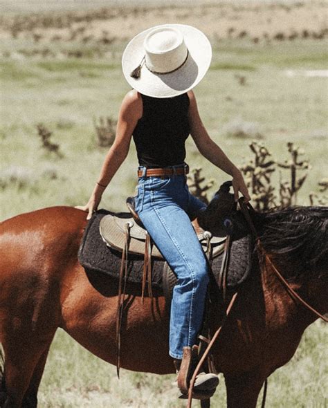 What To Wear Horseback Riding: Do's, Don'ts for Style & Function!