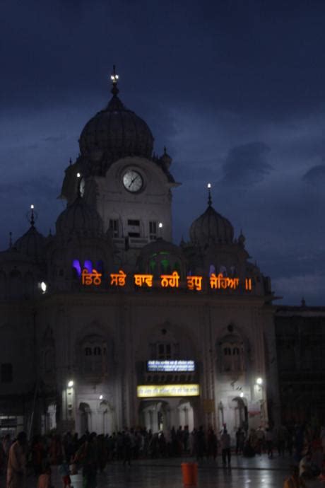 DAILY PHOTO: Golden Temple Ghanta Ghar by Night - Paperblog