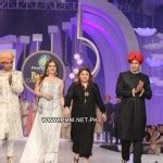 Wasim Akram & Zeba Bakhtiar at Pantene Bridal Couture Week 2013