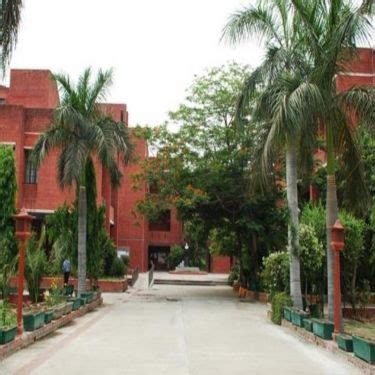 Shyama Prasad Mukherji College for Women New Delhi B.Com Review by Student - Kashish Jain 21078 ...