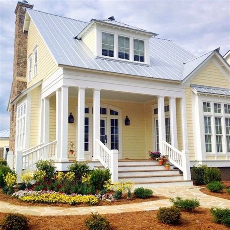 30+ Attractive Yellow Exterior House Paint Colors Ideas (With images ...