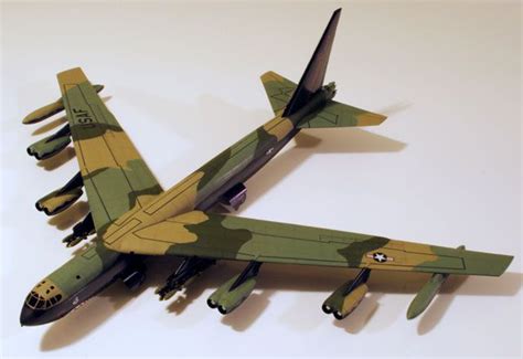 B-52D Stratofortress by Ken Lilly (Monogram 1/72) | Model airplanes ...