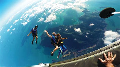 Skydive Airlie Beach | 15,000 ft Tandem Skydive | Backpacker Deals