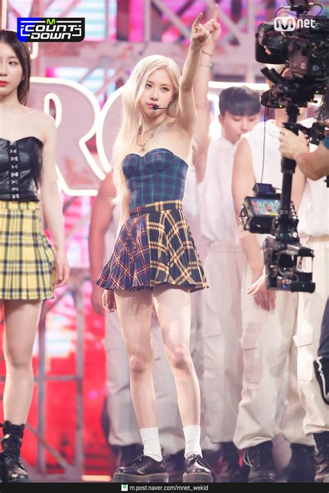 210318 BLACKPINK Rosé - 'On The Ground' at M Countdown | kpopping