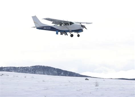 Plane lands safely after landing gear malfunction | SummitDaily.com