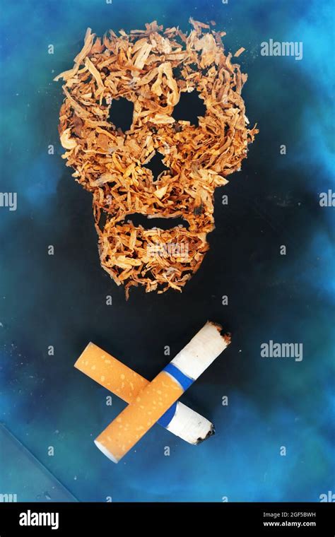 Cigarettes on x-ray lung, close up Stock Photo - Alamy