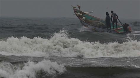 Cyclone ’Mandous’ update: Tamil Nadu on alert after heavy rainfall forecast | Today News