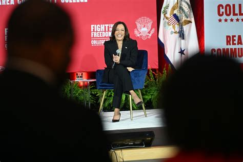 Kamala Harris makes political, personal connection with students during ...