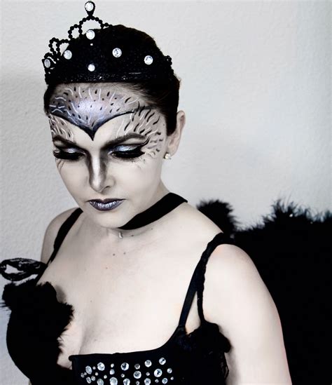 Black swan , halloween , halloween makeup | Halloween makeup, Halloween ...