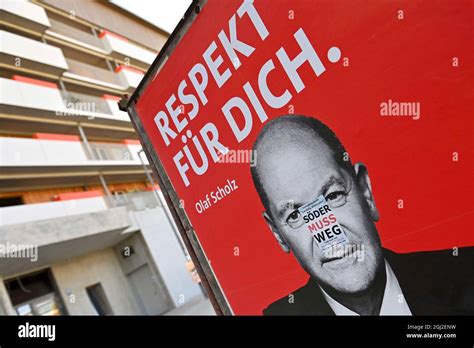 Munich, Deutschland. 08th Sep, 2021. SOEDER MUSS WEG sticker on Olaf ...