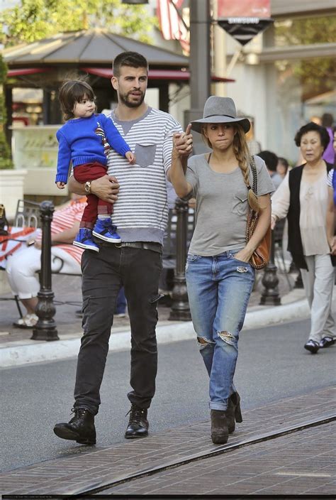 Shakira with Family in LA Shakira, Women Figure, Wifey, Jr, Milan, Brazil, Beautiful People ...