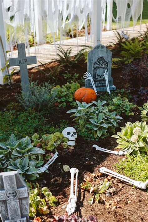 Our DIY Halloween Graveyard (+ My Favorite Halloween Decoration To Make ...