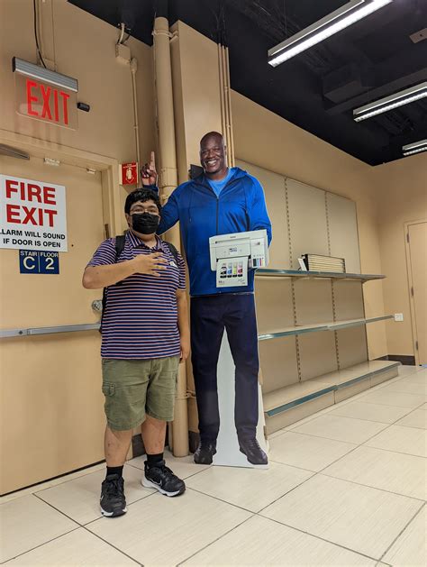 Shaq holding a printer : r/ShaqHoldingThings