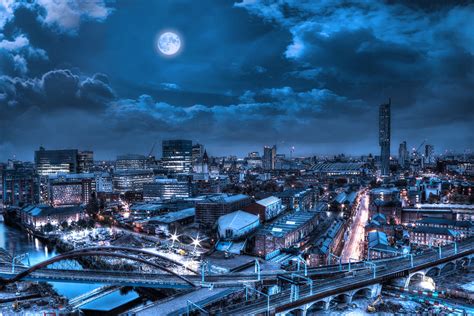 M046 -Manchester Blue Moon Skyline