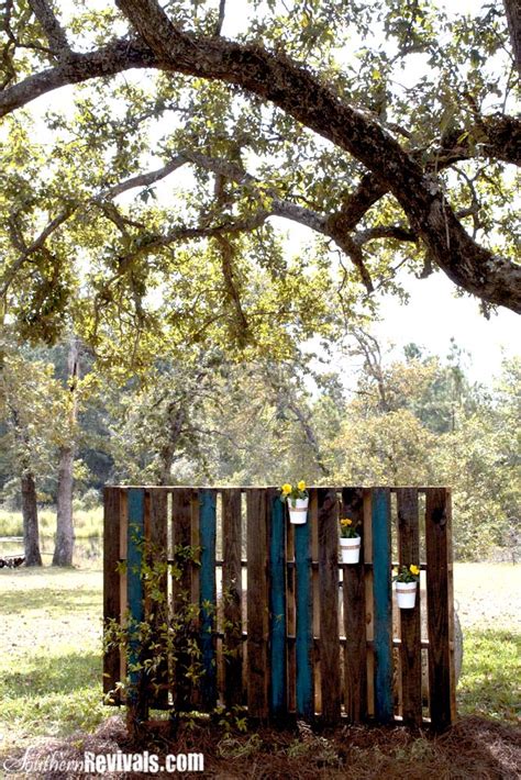 Pallet Garden Wall - Phase II ~ Decorating - Southern Revivals