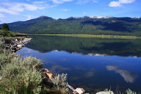 A Traveler’s Guide to Cascade Lake, Idaho - DoneRight Vacation Rentals