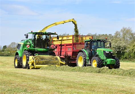 John Deere's powerful forage harvester arrives in Europe | Industrial Vehicle Technology ...