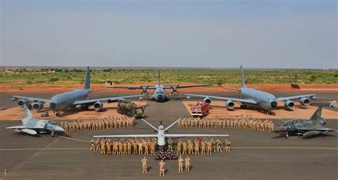 French Army at Niamey Air Base, Niger [1015x541] : MilitaryPorn