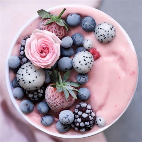 Frosty strawberry smoothie bowl Recipe