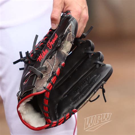 What Pros Wear: Best Outfield Gloves | Top 4 Glove Patterns for ...