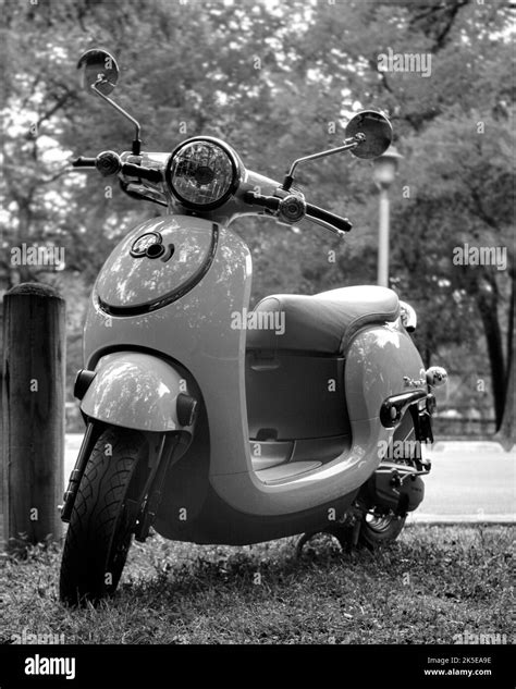 Italian style scooter Stock Photo - Alamy