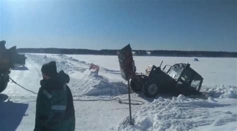 Pulling out a tractor stuck in snow by unprofessionals – Canvids