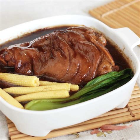 Slow cooker braised pork hock