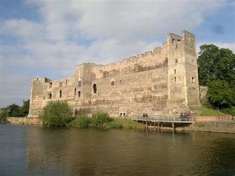 Medieval Britain: Berkhamsted Castle. History, Facilities and Opening Hours.